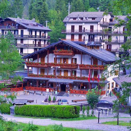 Hotel Le Pinete Пьяццаторре Экстерьер фото