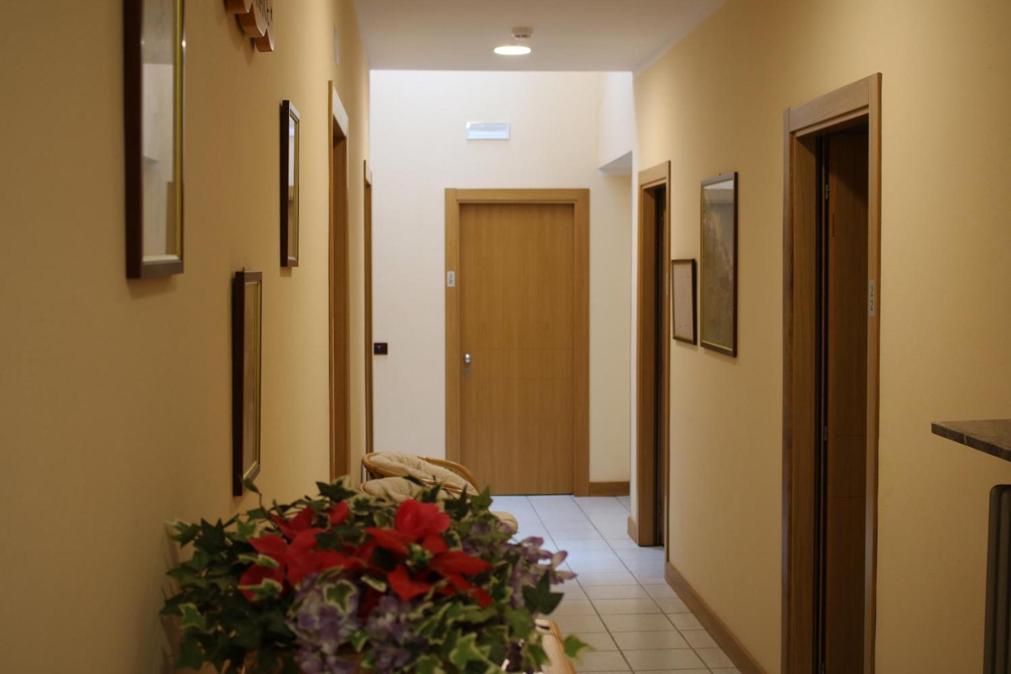 Hotel Le Pinete Пьяццаторре Экстерьер фото