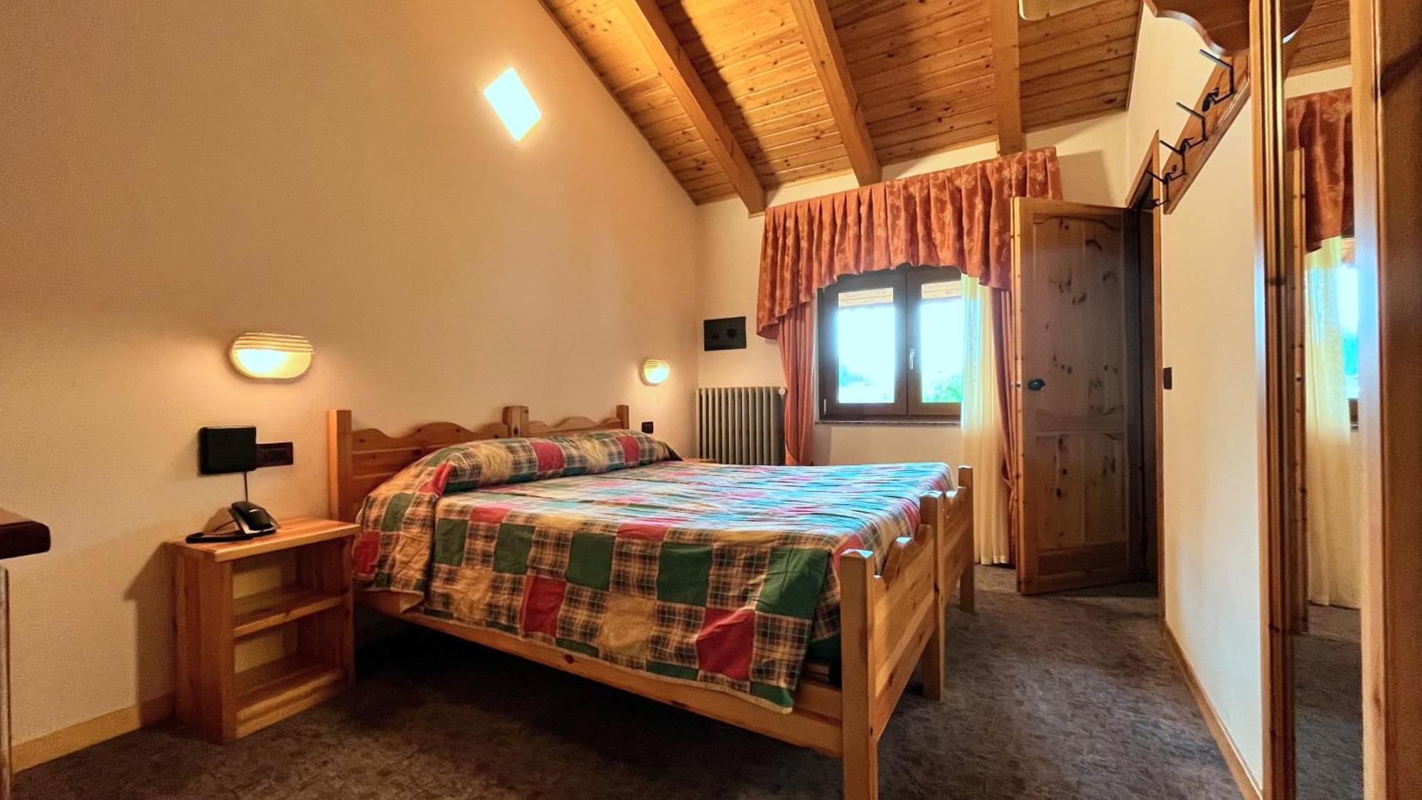 Hotel Le Pinete Пьяццаторре Экстерьер фото