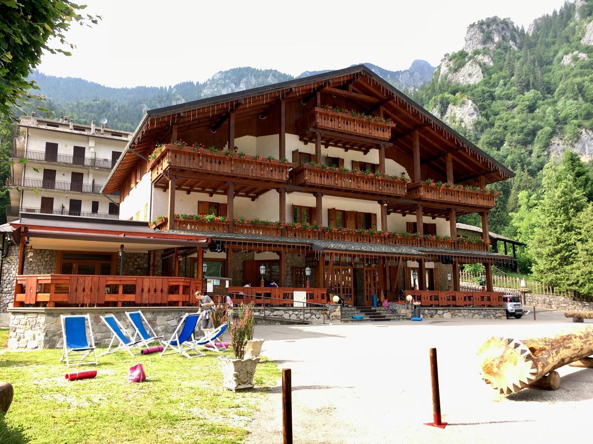 Hotel Le Pinete Пьяццаторре Экстерьер фото